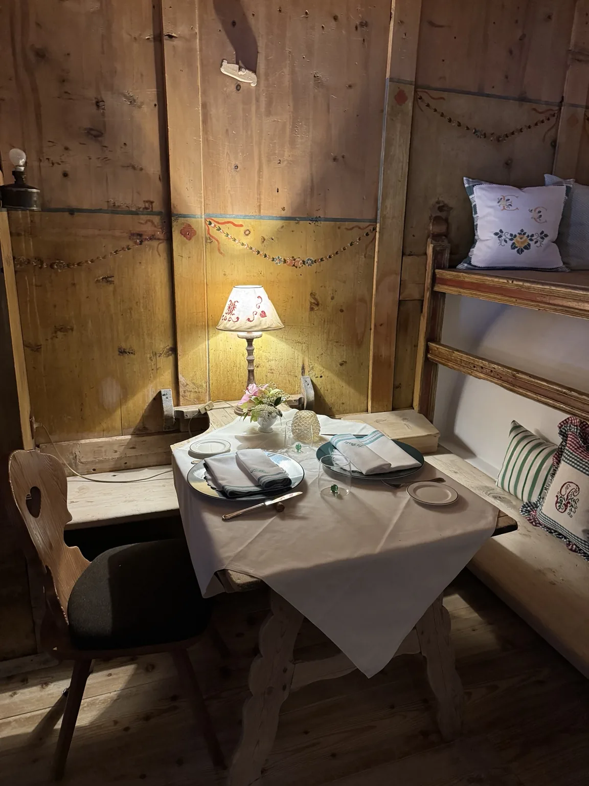 A welcoming corner of mountain life.